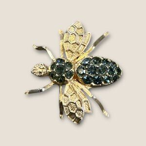 Vintage Gold-Tone Rhinestone Bee  Brooch Pin Jewelry Accessory .75 X .75 Inches